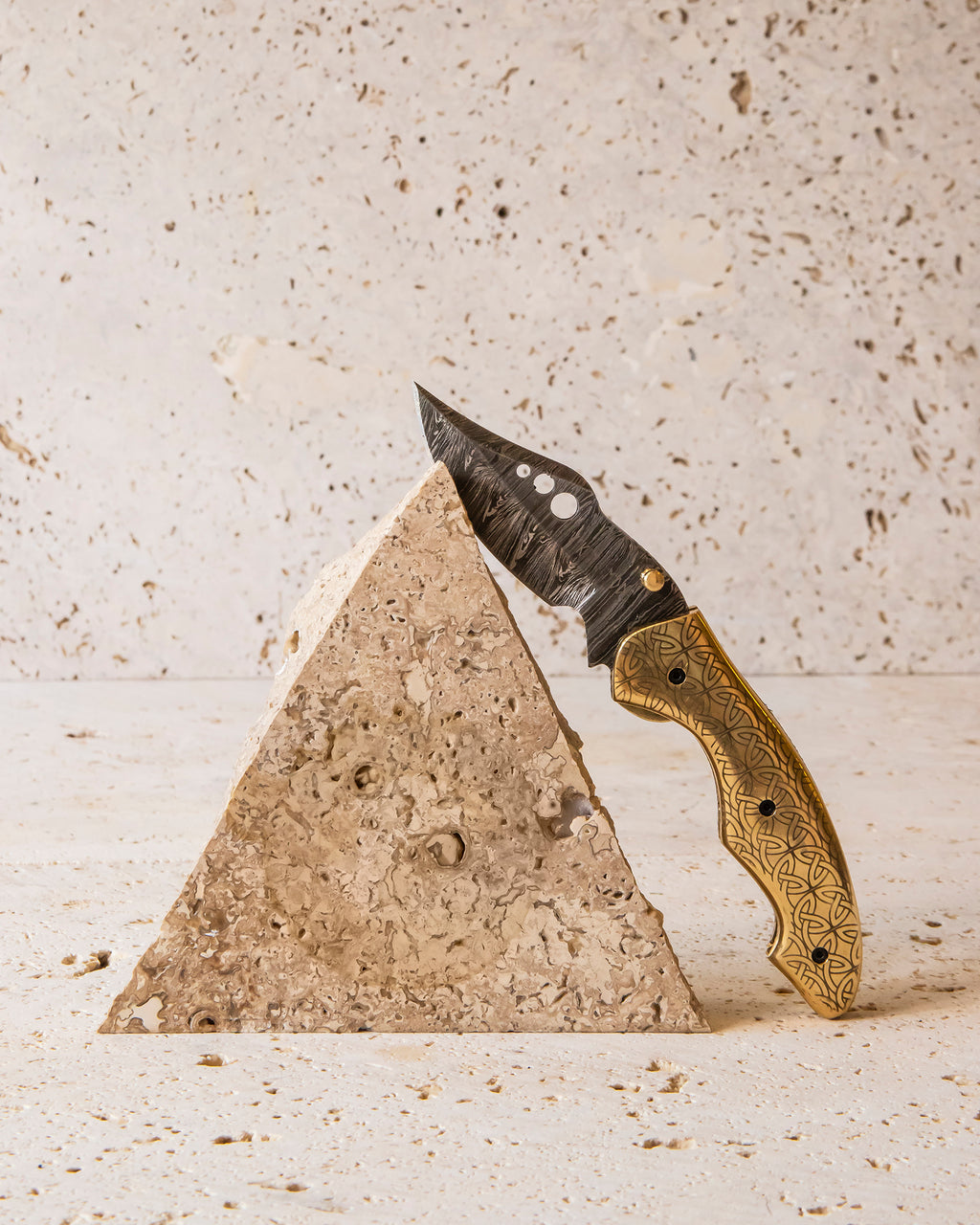 DAMASCUS STEEL GOLD FOLDING KNIFE & LEATHER SHEATH