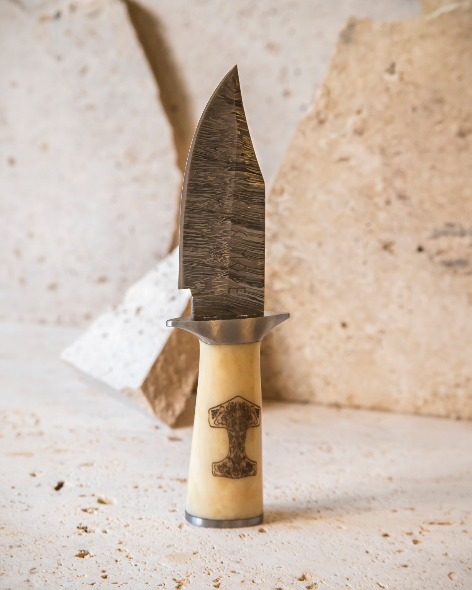 DAMASCUS STEEL BONE HANDLED KNIFE & LEATHER SHEATH