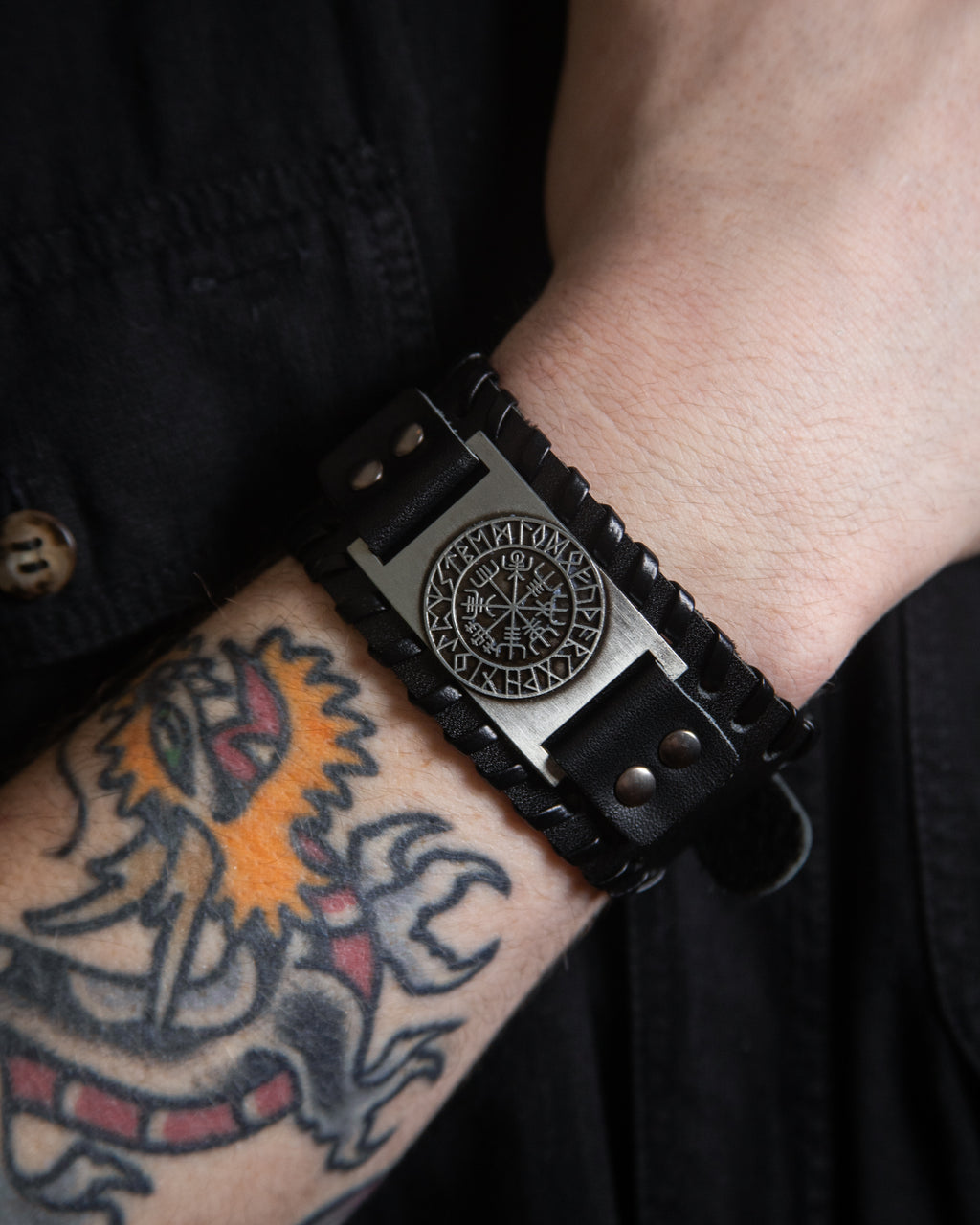LEATHER CUFF WITH VEGVISIR PLATE