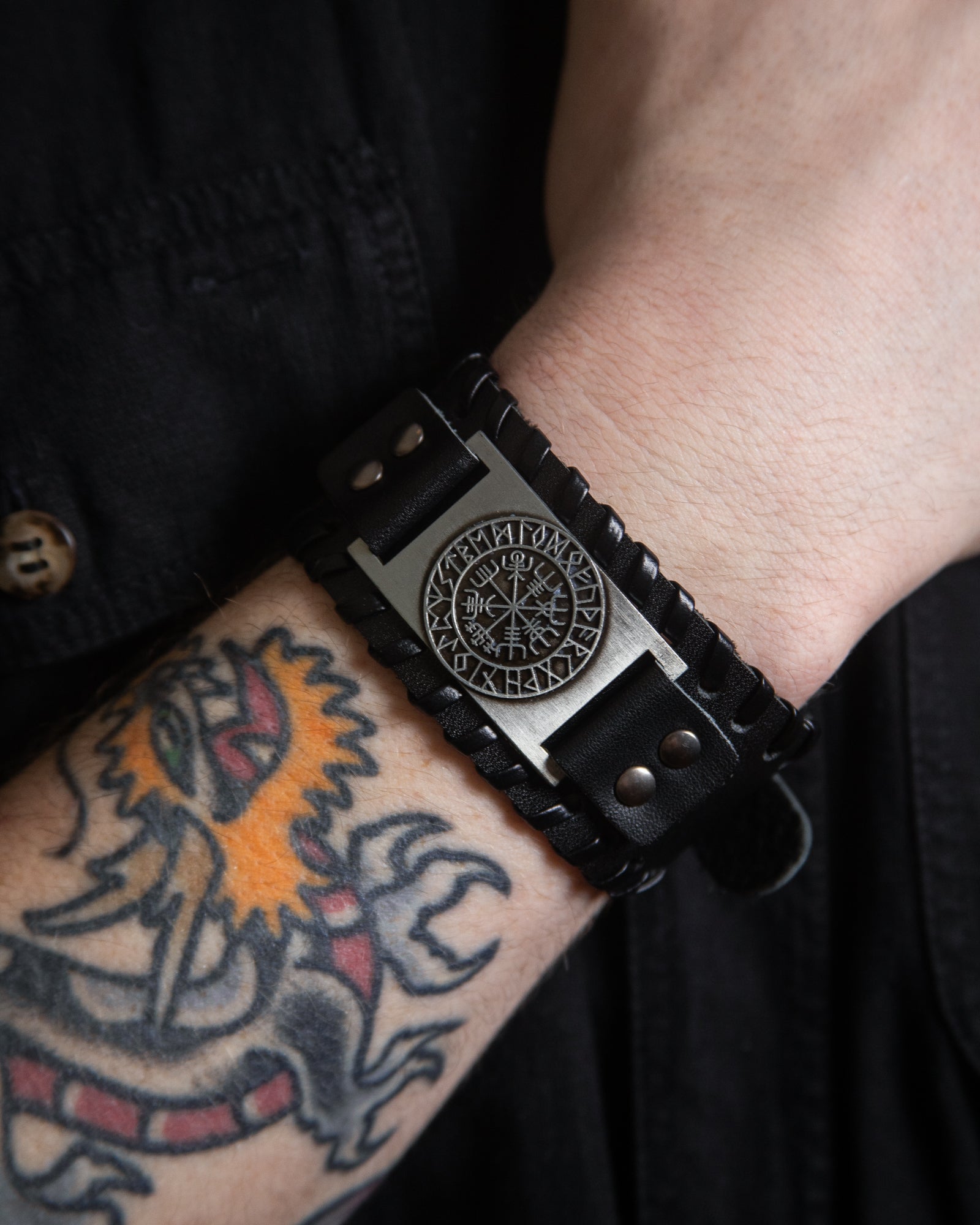 LEATHER CUFF WITH VEGVISIR PLATE