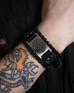 LEATHER CUFF WITH VEGVISIR PLATE