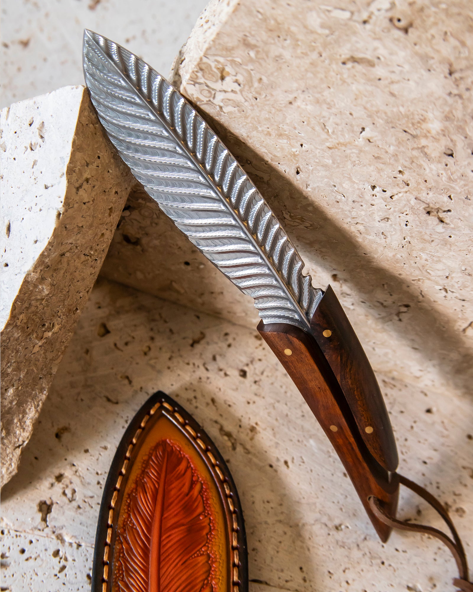 RAVEN'S FEATHER DAMASCUS STEEL KNIFE