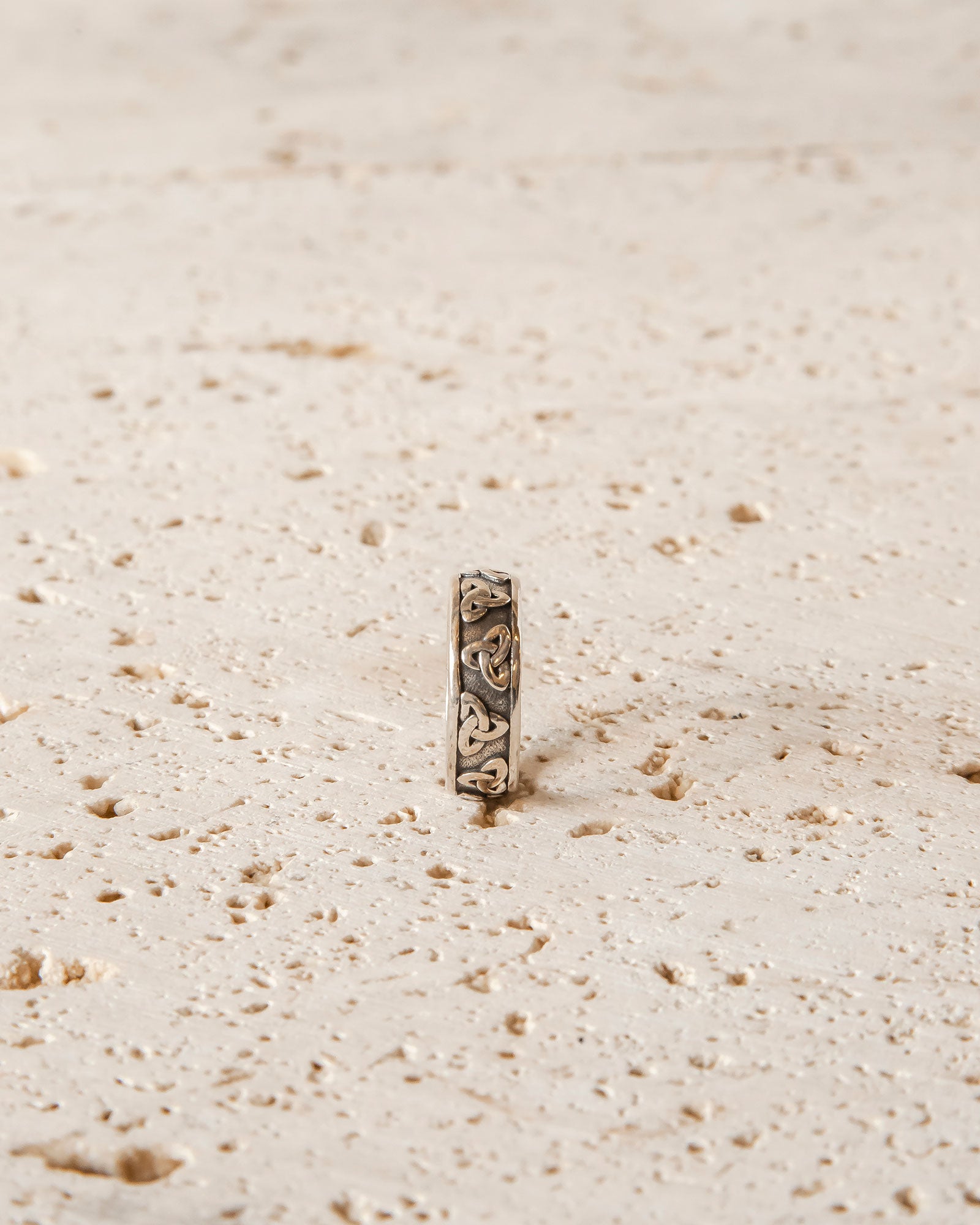 TRIQUETRA - STERLING SILVER RING