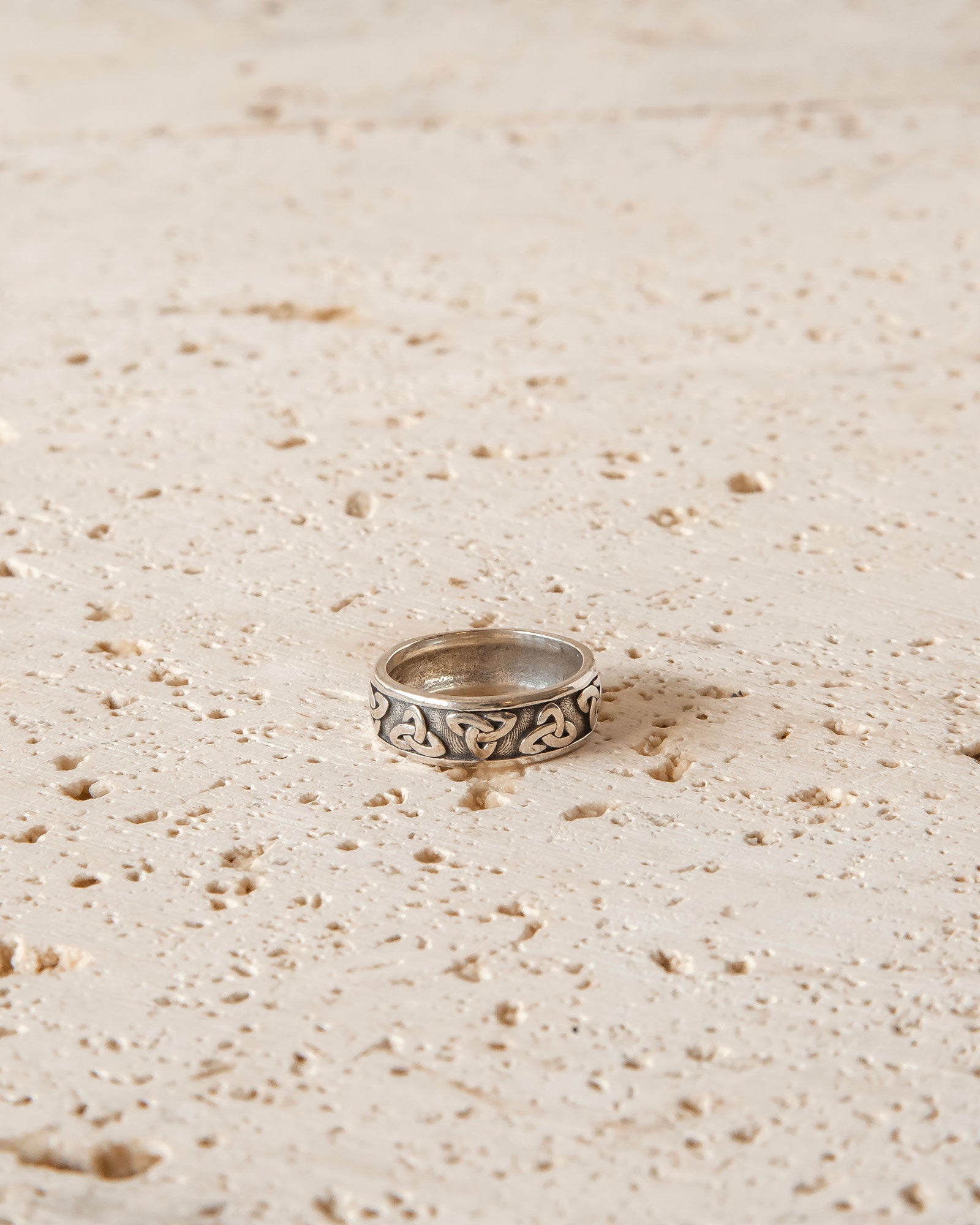 TRIQUETRA - STERLING SILVER RING