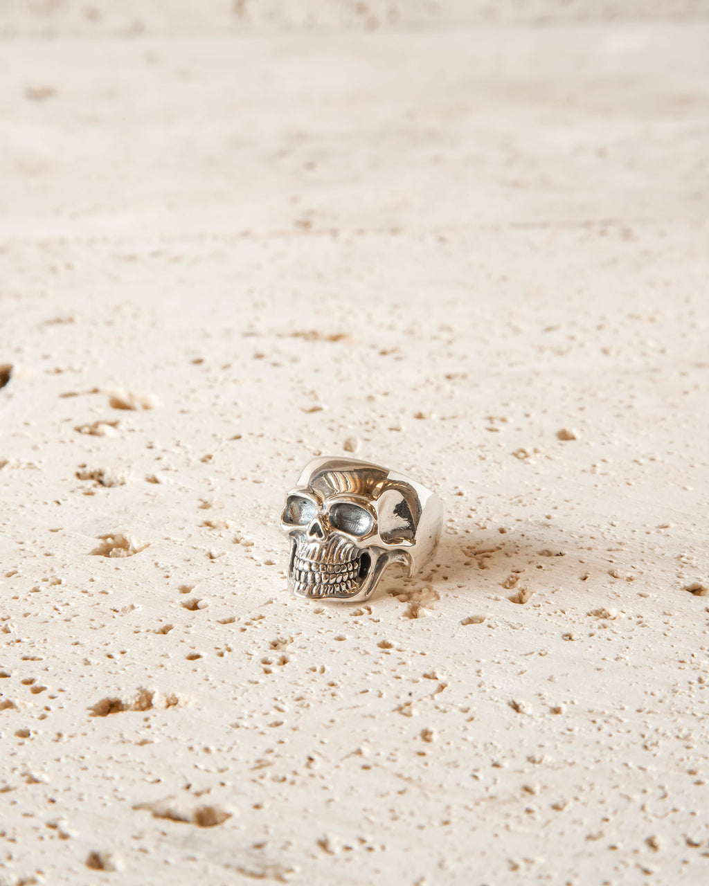 SOLID STERLING SILVER SKULL RING
