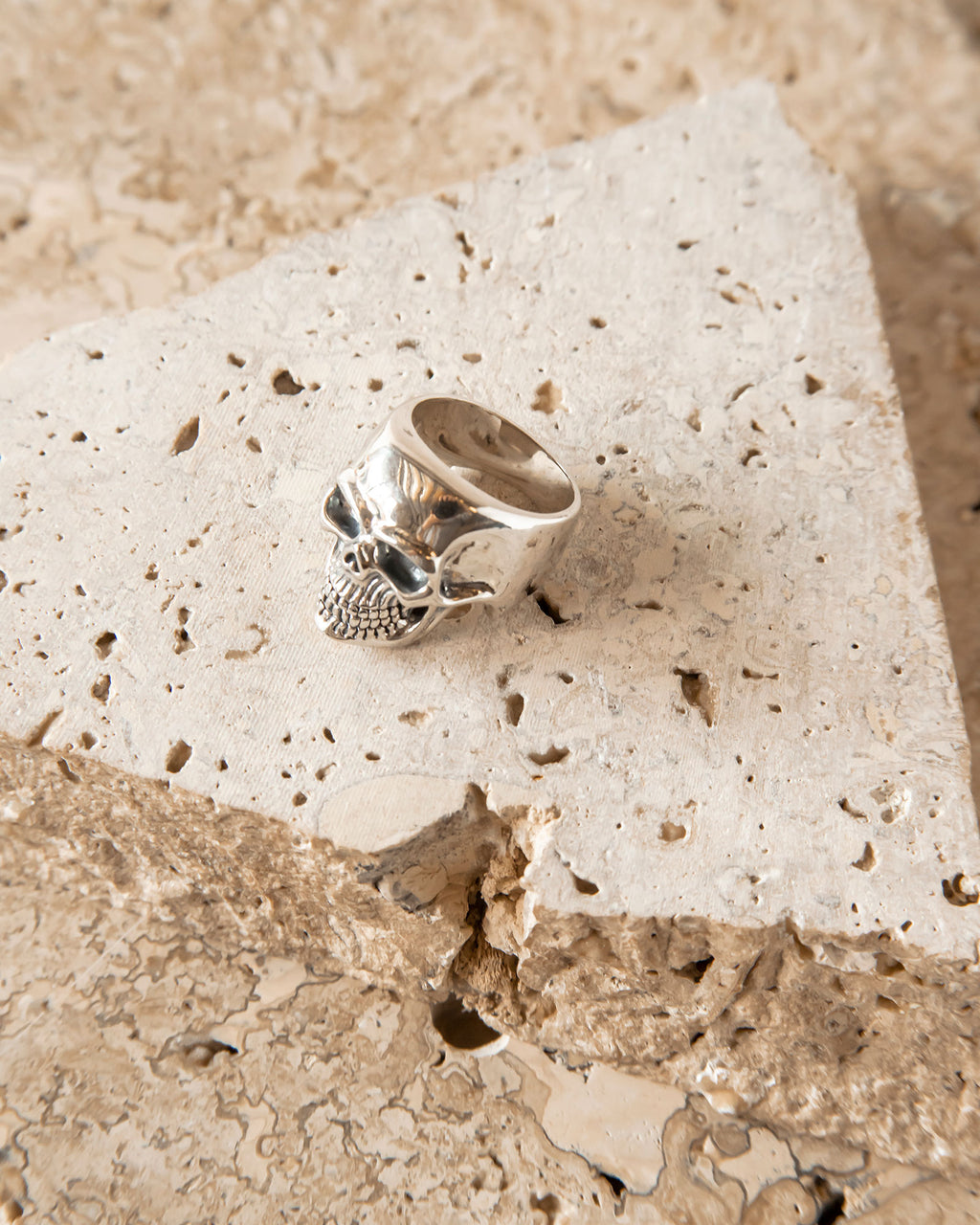SOLID STERLING SILVER SKULL RING