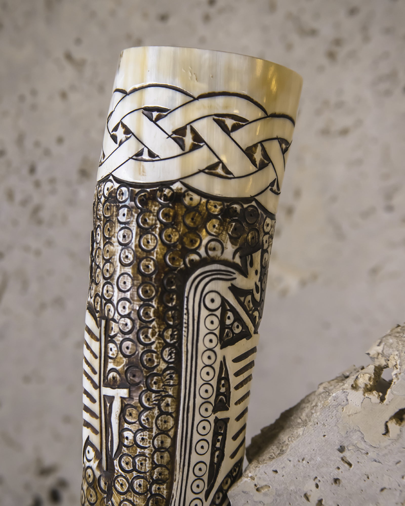 HAND CARVED DRINKING HORN & STAND - DREKI